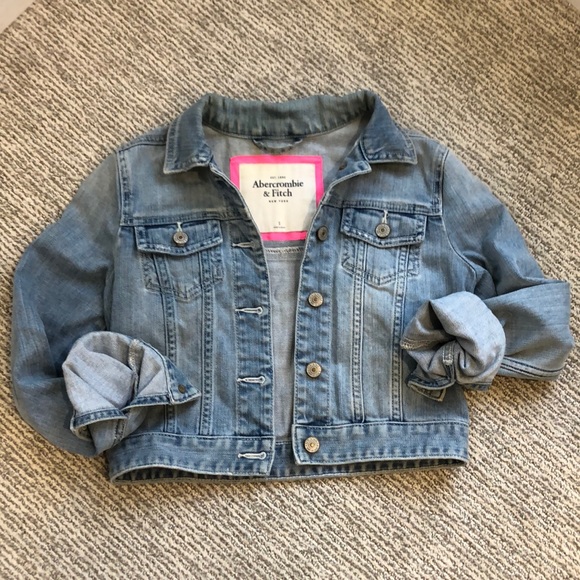 Abercrombie & Fitch Jackets & Blazers - A&F cropped denim jacket